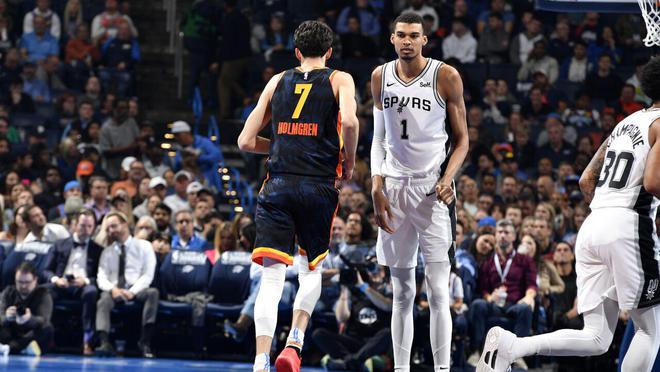黄蜂队员马尔文-巴格利获选NBA年度最佳新秀